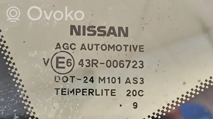 Nissan Qashqai Takasivuikkuna/-lasi E643R006723