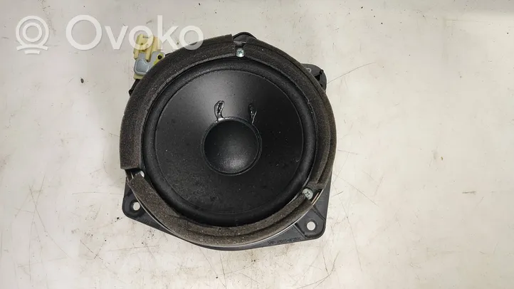 Subaru Outback Haut-parleur de porte avant 090014157