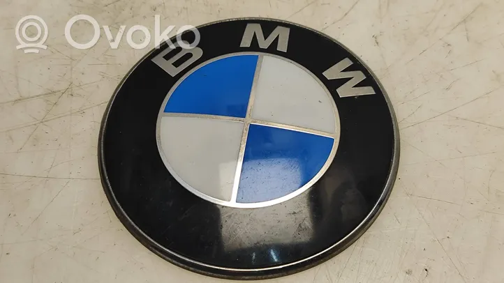 BMW X3 E83 Mostrina con logo/emblema della casa automobilistica 8132375