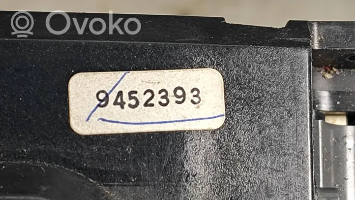 Volvo V70 Interruptor/palanca de limpiador de luz de giro 9452393