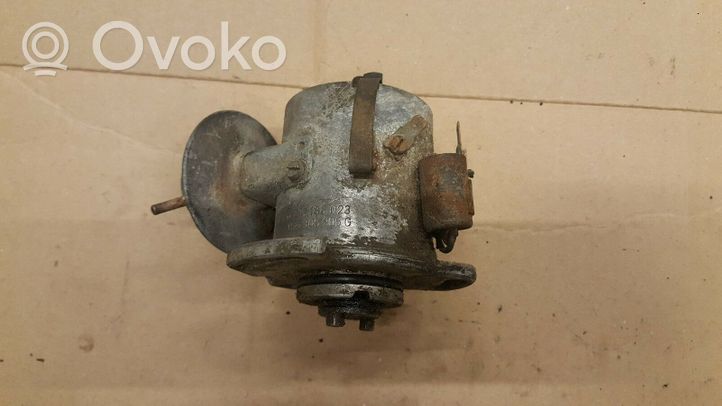 Volkswagen Golf II Spark distributor 036905205G