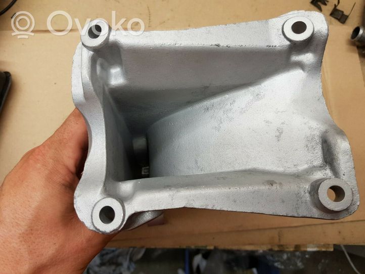 Volkswagen Jetta II Engine mount bracket 191199354C