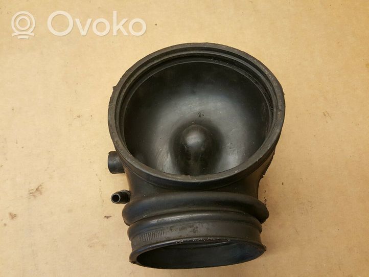 Volkswagen Jetta II Tube d'admission d'air 027133357A