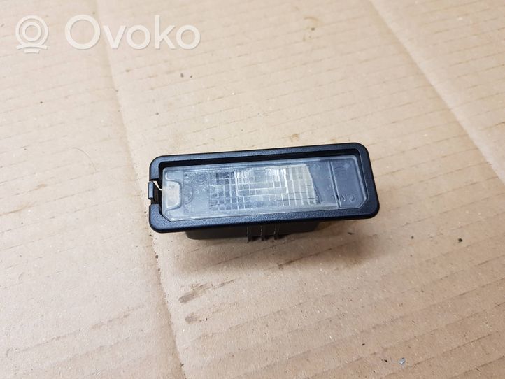 Volkswagen Eos Lampa oświetlenia tylnej tablicy rejestracyjnej 1K8943021