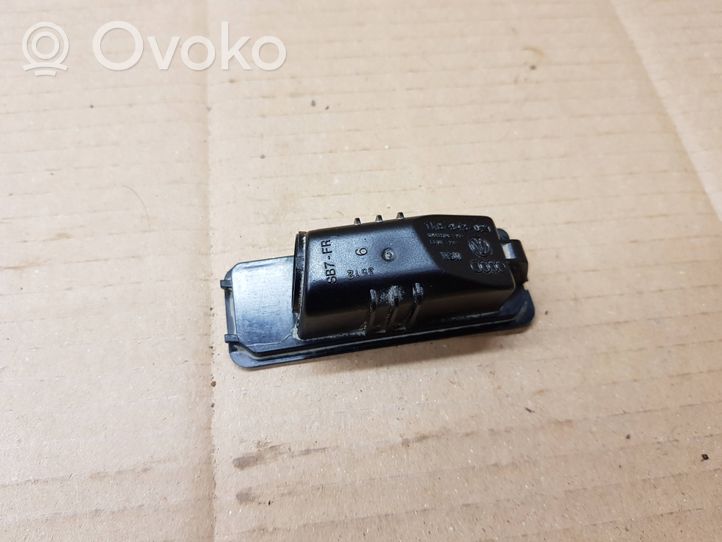 Volkswagen Eos Lampa oświetlenia tylnej tablicy rejestracyjnej 1K8943021