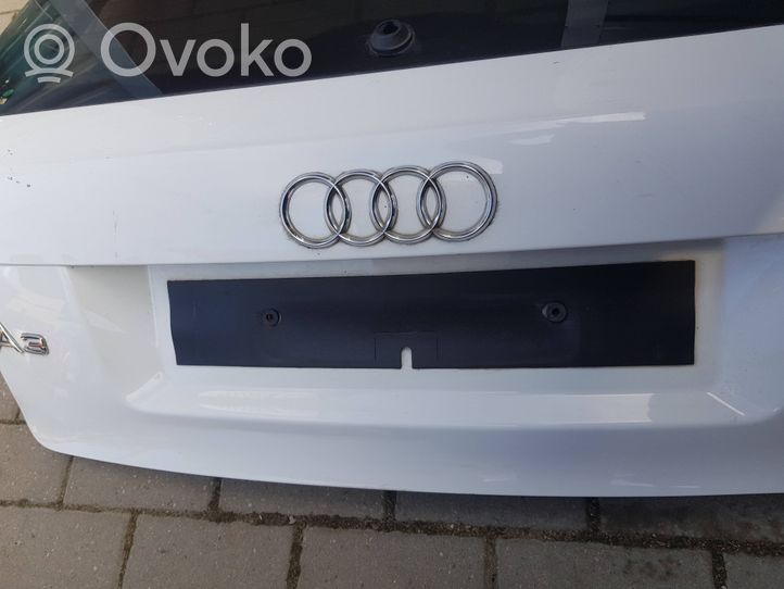 Audi A3 S3 8P Takaluukun/tavaratilan kansi 