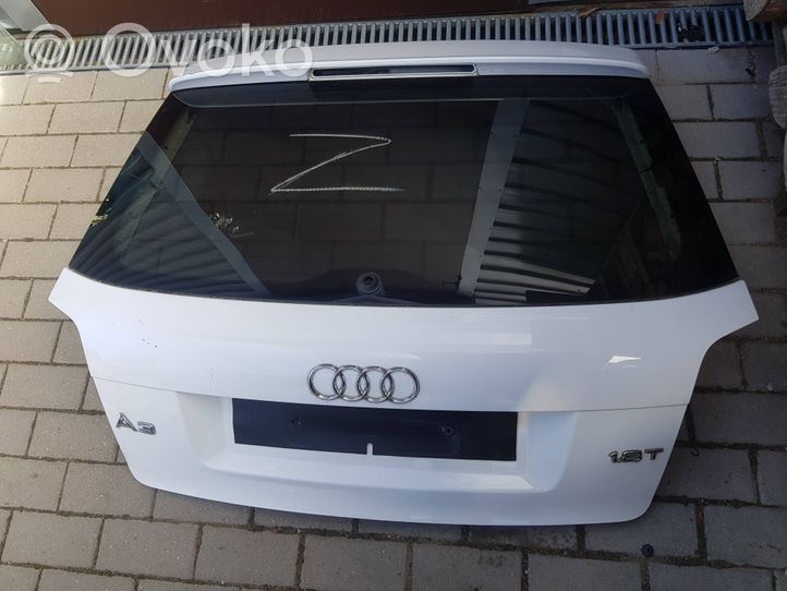 Audi A3 S3 8P Takaluukun/tavaratilan kansi 