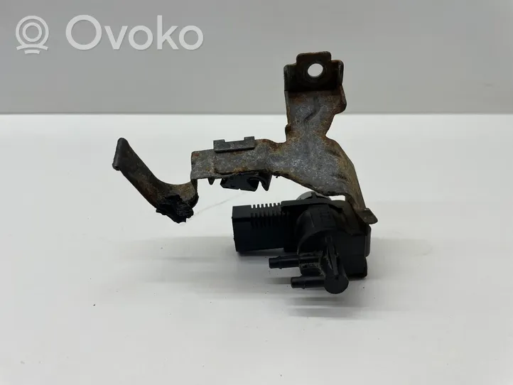 Volkswagen Golf VI Turbo solenoid valve 1K0906283A