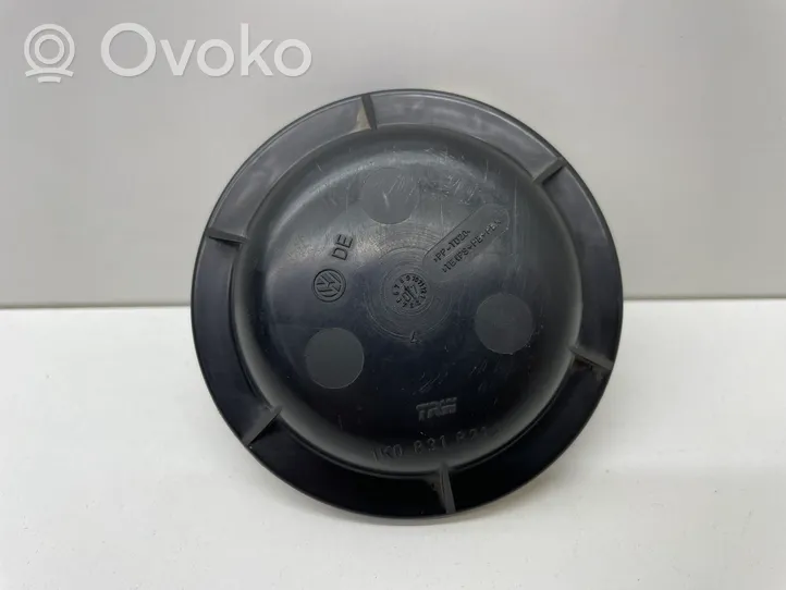 Volkswagen Golf V Osłona żarówki lampy przedniej 1K0831821A