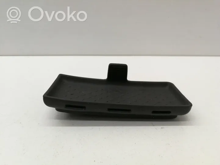 Volkswagen Golf VII Panelės stalčiuko/lentinėlės paklotėlis 5G0863135C