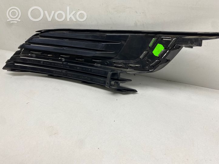 Volkswagen PASSAT CC Priešrūkinio žibinto apdaila/ grotelės 3C8854661A