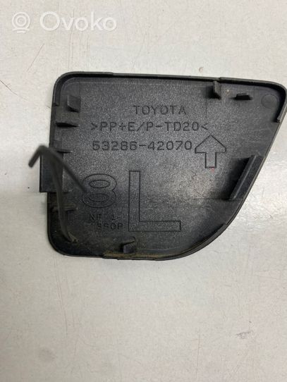 Toyota RAV 4 (XA40) Priekinis tempimo kilpos dangtelis 5328642070