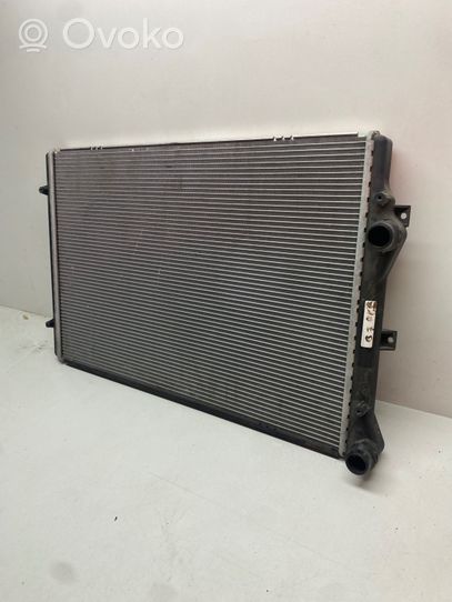 Volkswagen PASSAT B7 Radiateur de refroidissement 3aa121253