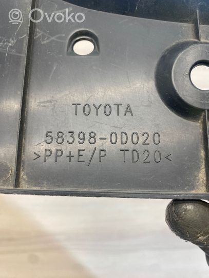 Toyota Yaris Osłona tylna podwozia pod zderzak 583980D020