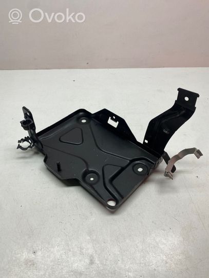 Toyota RAV 4 (XA40) Battery tray 