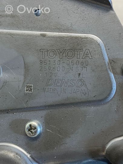 Toyota Avensis T270 Galinio stiklo valytuvo varikliukas 8513005060