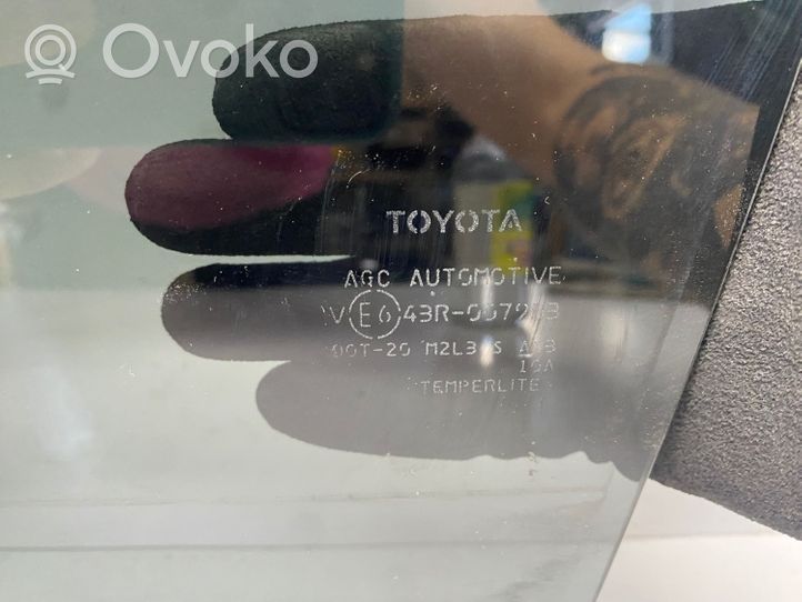 Toyota RAV 4 (XA40) Takaoven ikkunalasi E643R007953