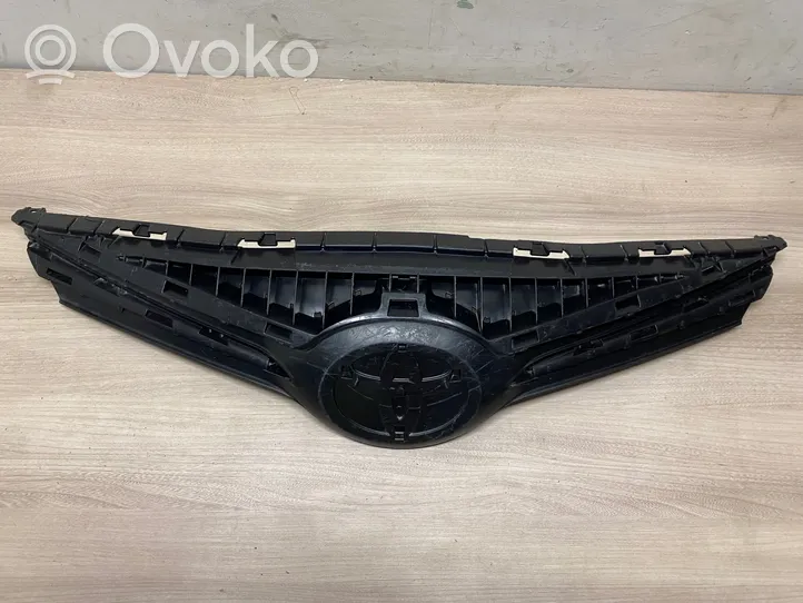 Toyota Avensis T270 Grille calandre supérieure de pare-chocs avant 5311405120