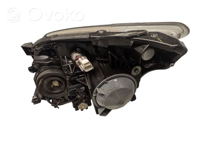 Toyota Avensis T250 Phare frontale 8114005250
