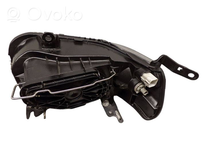 Ford Escape I Lampa przednia 5L8Z13008C