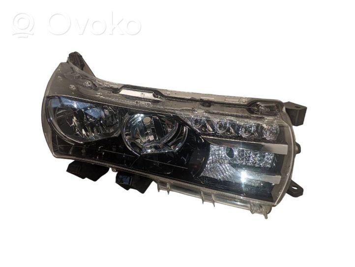 Toyota Corolla E160 E170 Lampa przednia 8111002E71