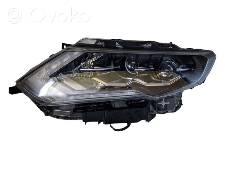 Nissan X-Trail T32 Lampa przednia 260606FP8A