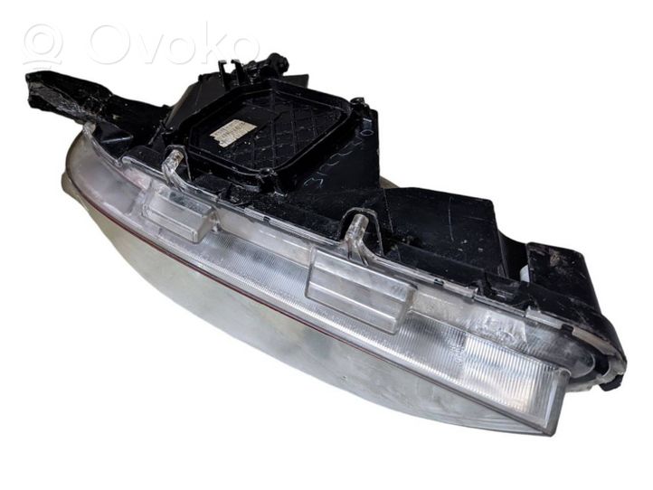 Toyota Sienna XL30 III Lampa przednia 8115008030