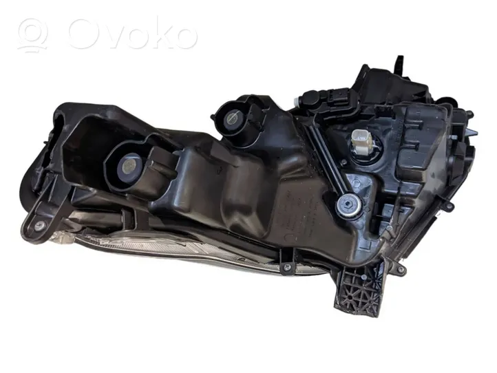 Toyota Yaris XP210 Lampa przednia 81110K0030