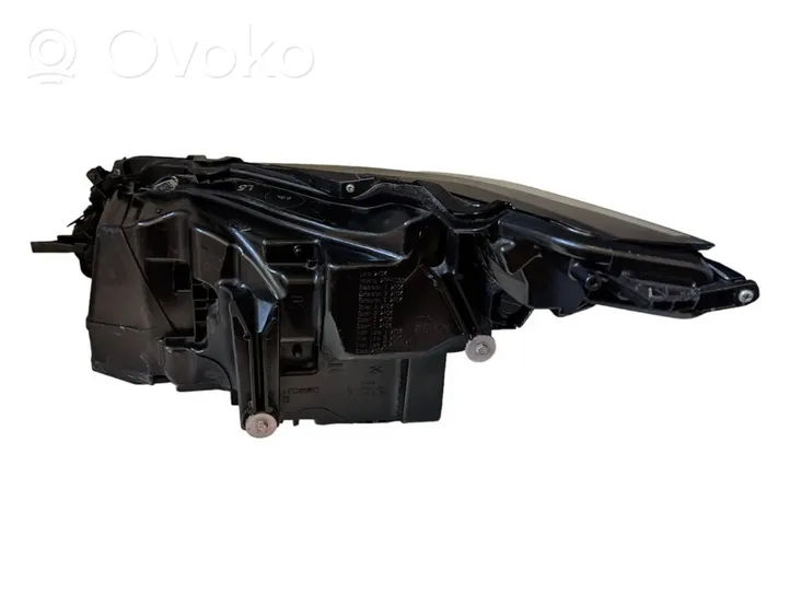 Lexus RX 330 - 350 - 400H Lampa przednia 8114548D40