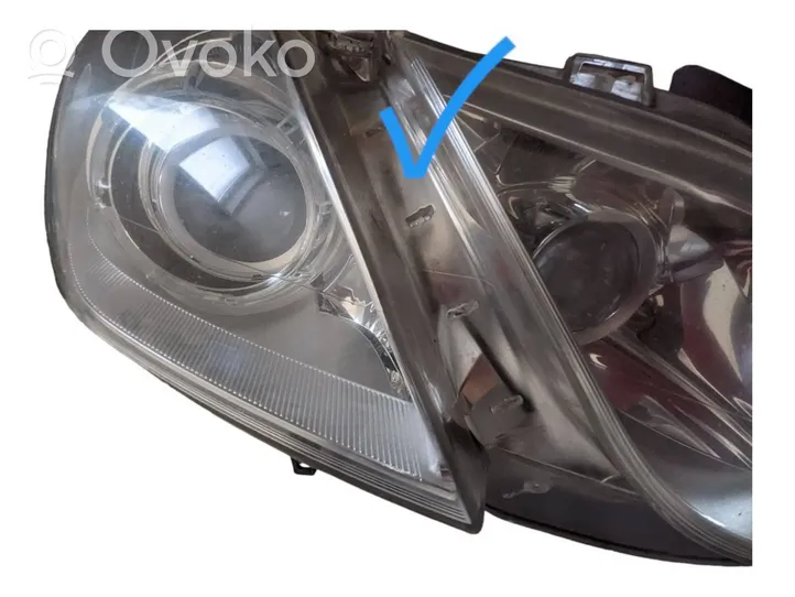 Mercedes-Benz E C207 W207 Lampa przednia A2078203661