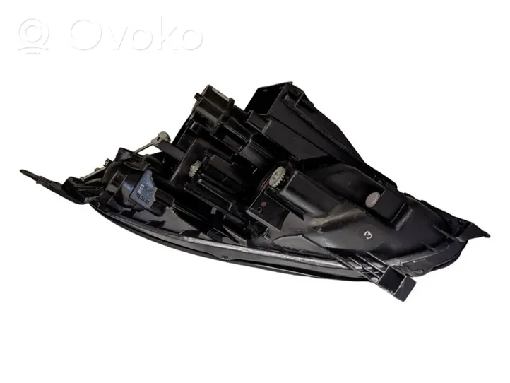 Toyota Soarer Z40 Lampa przednia 8111024110