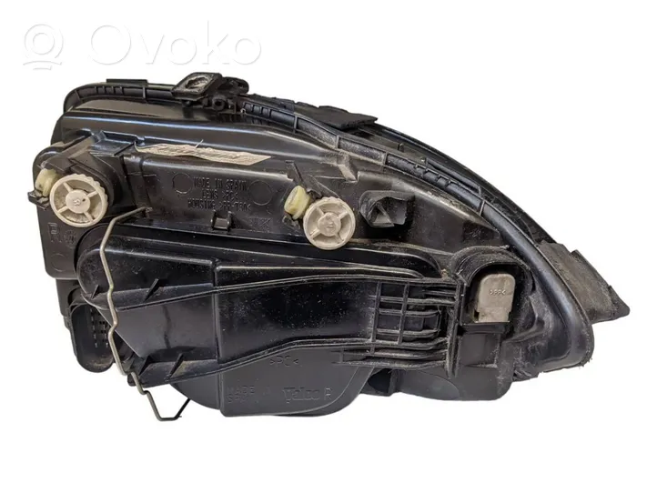 Audi A2 Lampa przednia 8Z0941004