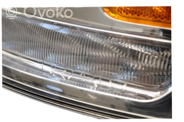 Dodge RAM Lampa przednia 5303739AE