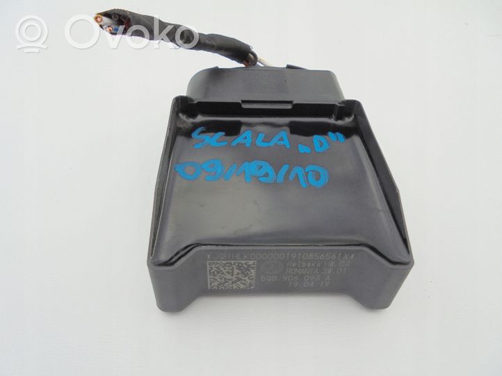 Skoda Scala Polttoaineen ruiskutuspumpun ohjainlaite/moduuli 5Q0906093A