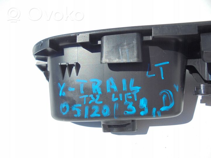 Nissan X-Trail T32 Electric window control switch 809614CE2A