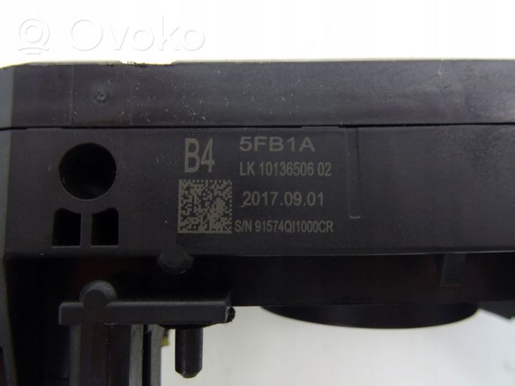 Nissan Micra K14 Leva/interruttore dell’indicatore di direzione e tergicristallo 10136506