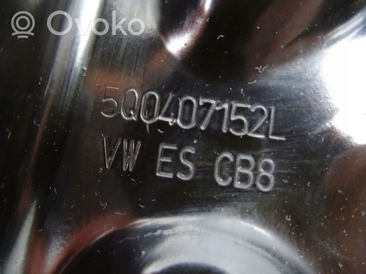 Skoda Octavia Mk3 (5E) Dolny wahacz przedni 5Q0407152L