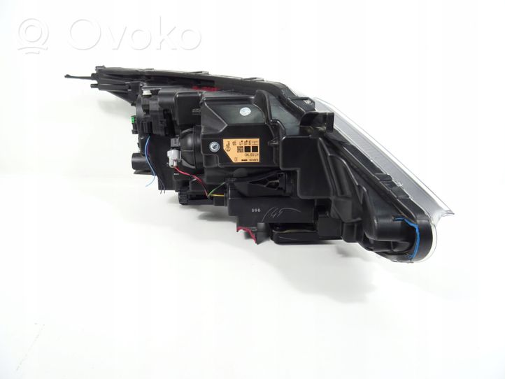 Nissan Qashqai Lampa przednia 10018013