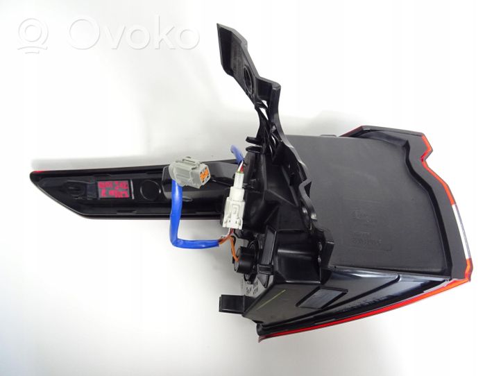 Nissan Qashqai J12 Lampy tylnej klapy bagażnika 