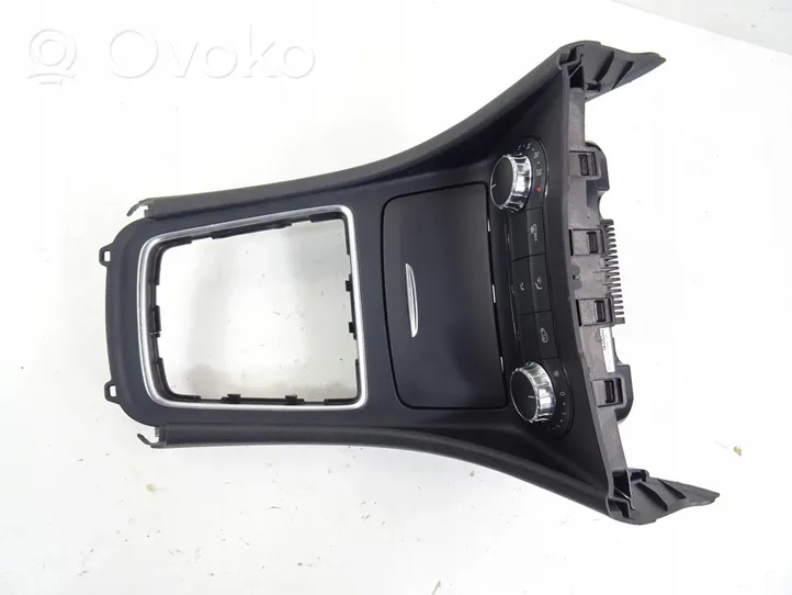 Mercedes-Benz B W246 W242 Keskikonsoli A1766802000