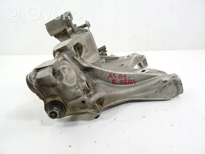 Audi A4 S4 B9 8W Łapa / Mocowanie silnika 8W0399296E