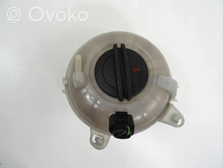 Audi A3 S3 8V Vase d'expansion / réservoir de liquide de refroidissement 5Q0121407G