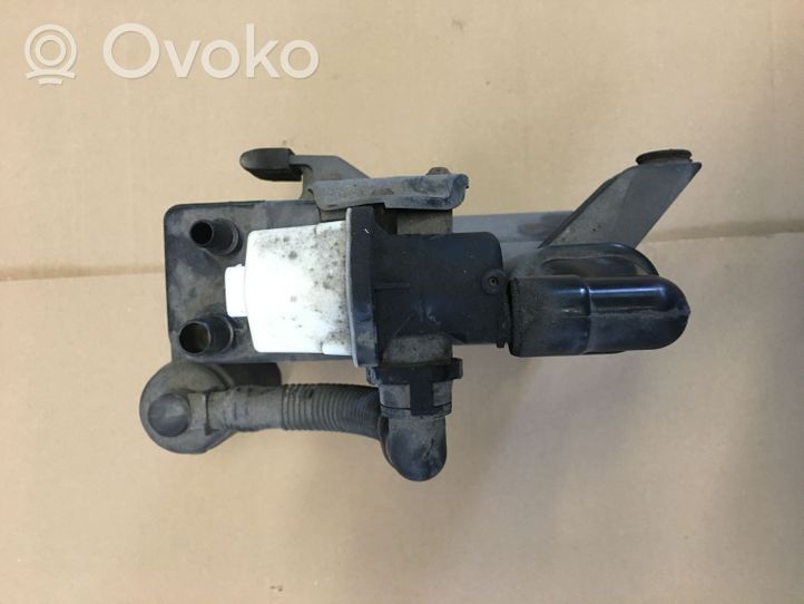 BMW 7 F01 F02 F03 F04 Serbatoio a carbone attivo per il recupero vapori carburante 17208265