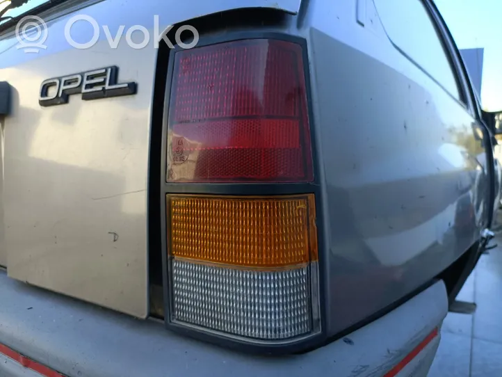 Opel Corsa A Takaluukun takavalot 