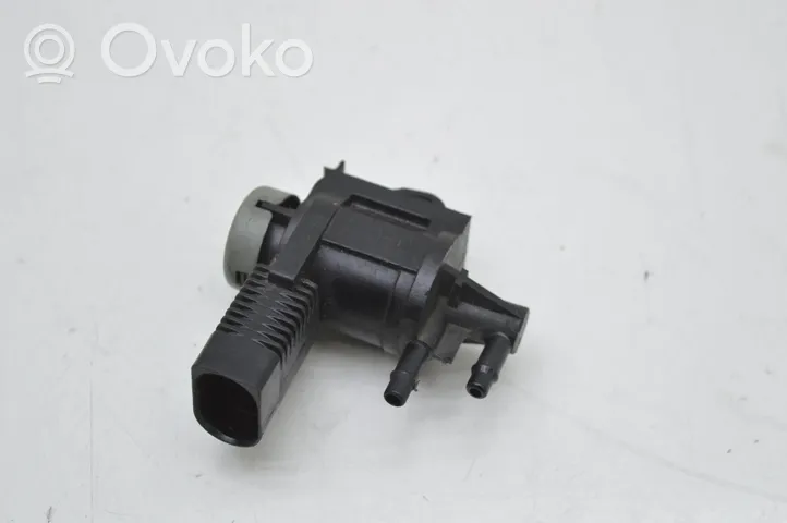 Audi A3 S3 A3 Sportback 8P Valve vacuum 