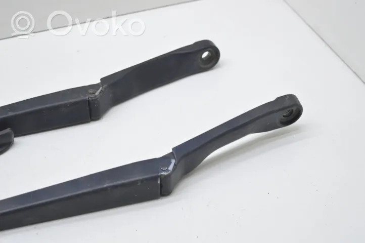 Opel Astra J Windshield/front glass wiper blade 3392125736