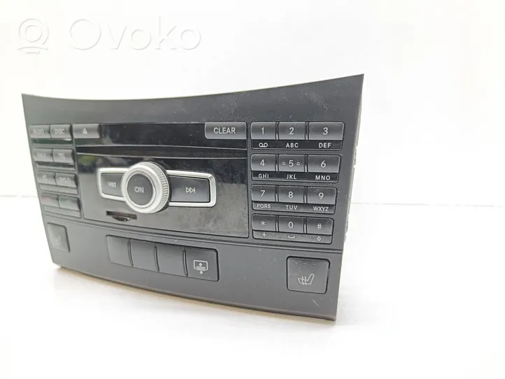 Mercedes-Benz E C207 W207 Radio/CD/DVD/GPS-pääyksikkö A2129006513