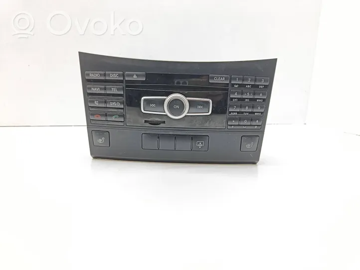 Mercedes-Benz E C207 W207 Radio/CD/DVD/GPS-pääyksikkö A2129006513