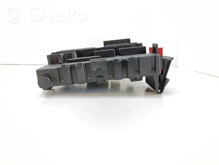 Opel Vectra C Module de fusibles 13205777