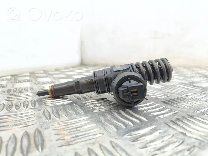 Volkswagen Caddy Injecteur de carburant 038130073